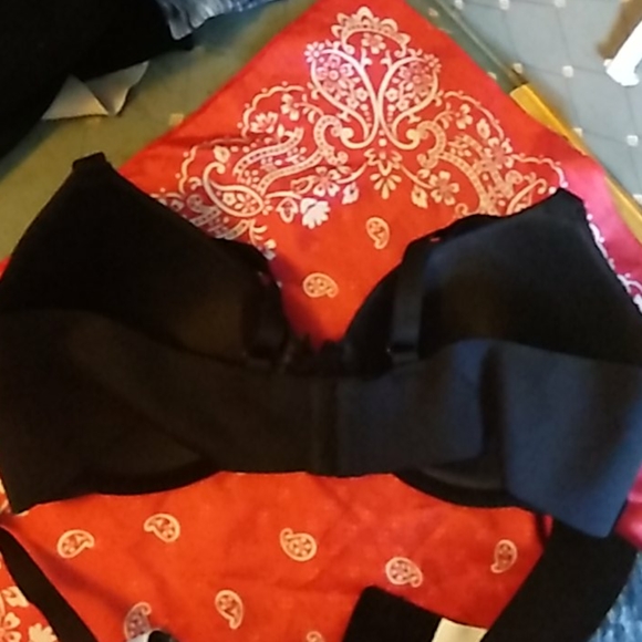 Two bras - Picture 2 of 4